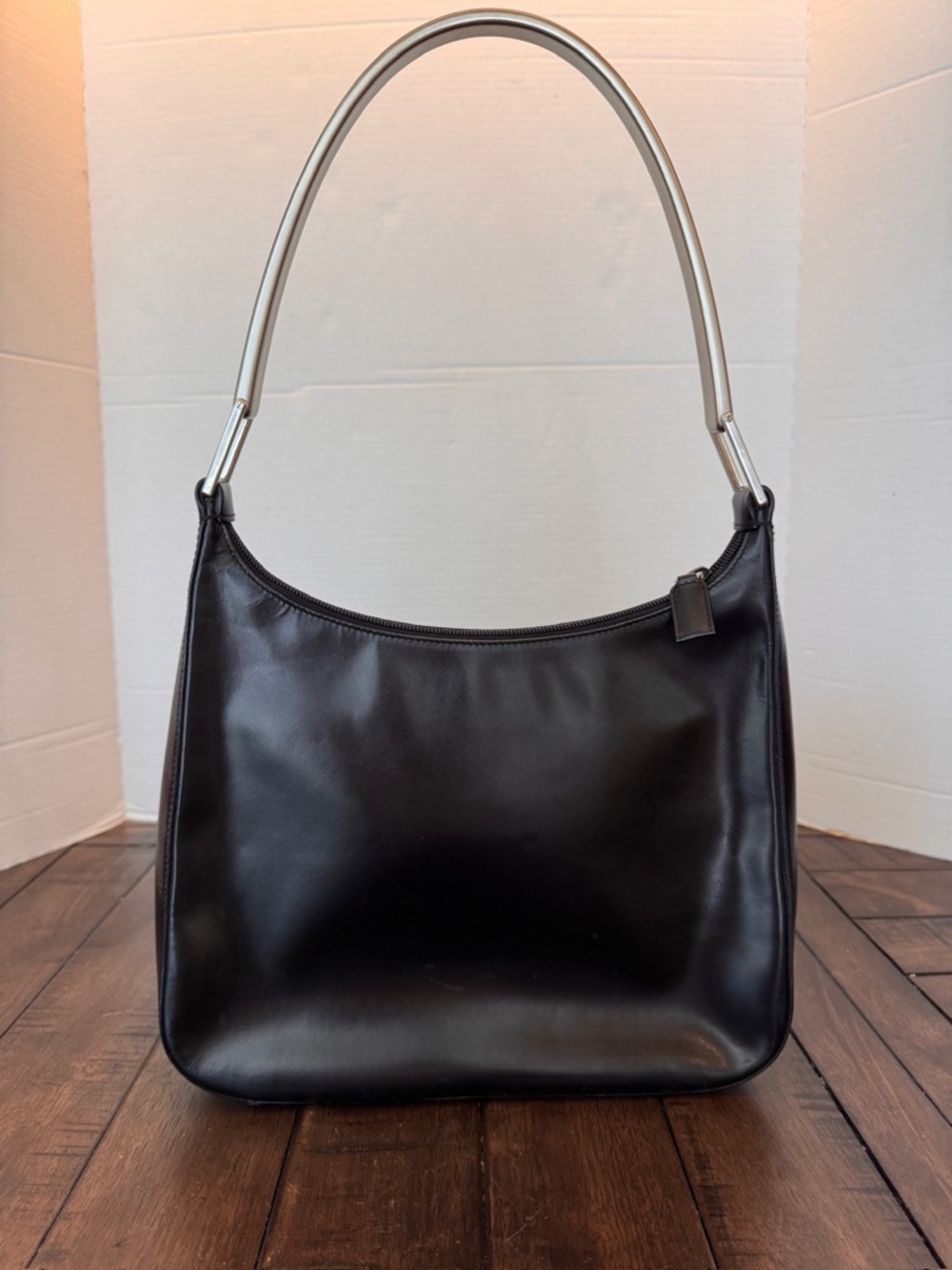 Vtg PRADA Vitello Metallo Cleo Black City Leather Shoulder Bag Metal Handle